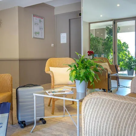 شقة Climatise 2 Pers Proche Et Commerces Avec Balcon Et Wifi A Saint-raphael - Fr-1-466a-28 *